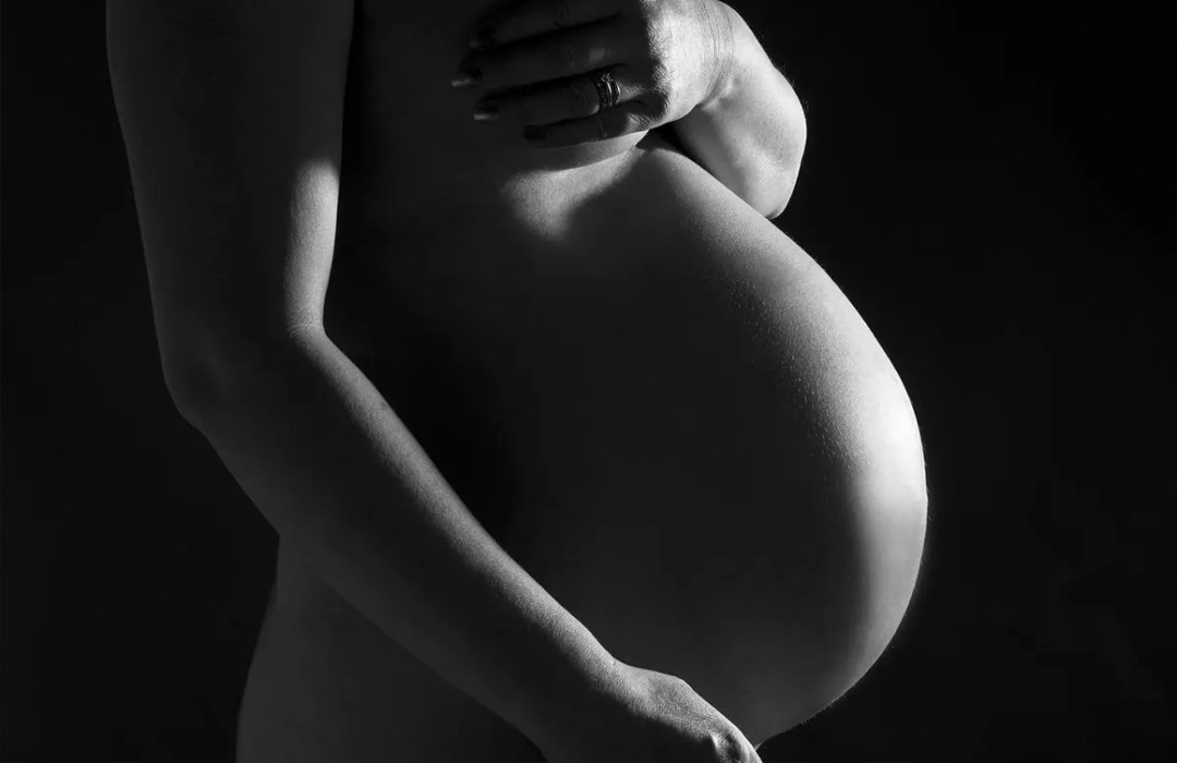 Hypnotherapy for childbirth relaxation reduces labor stress, promoting natural, calm, and positive birthing experiences.