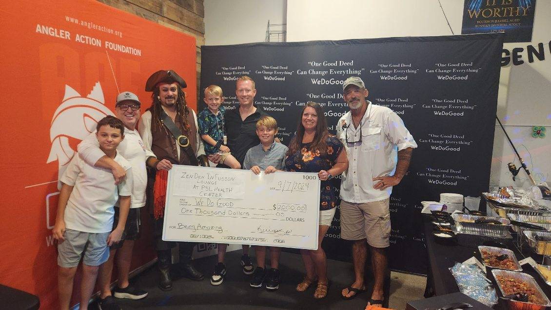 Group photo with oversized check