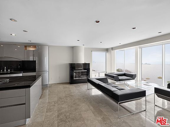 4015 Ocean Dr Interior 2