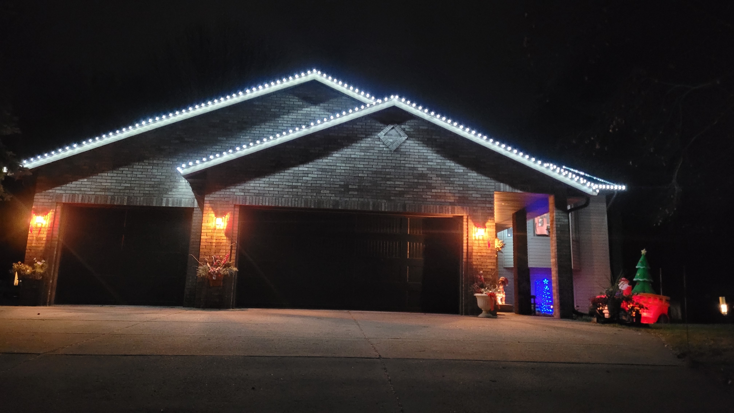 Permanent christmas lights