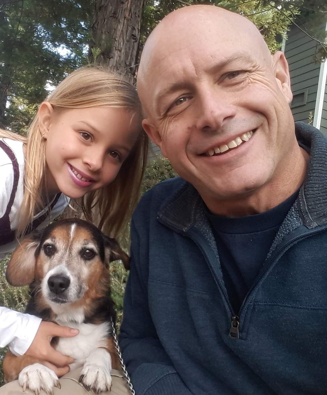 George, Taylor, and Edward the dog — a family selfie full of warmth and love