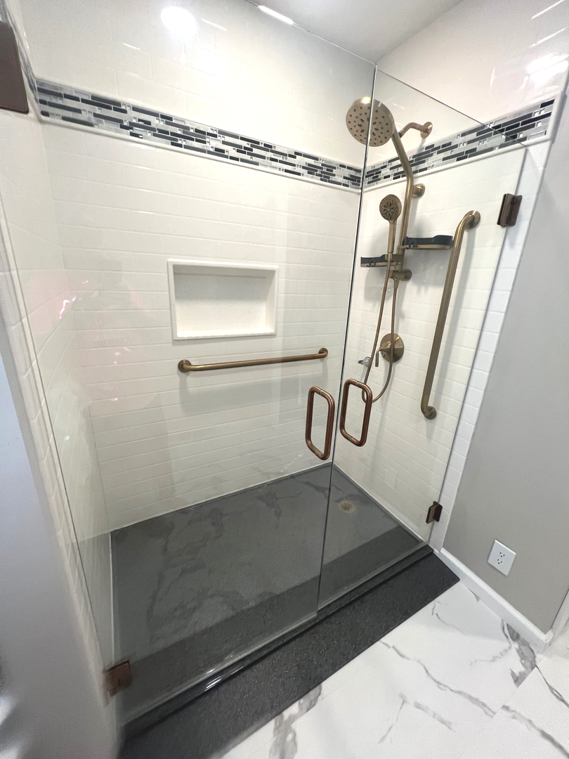 Seamless Onyx Collection shower with custom surround in London KY