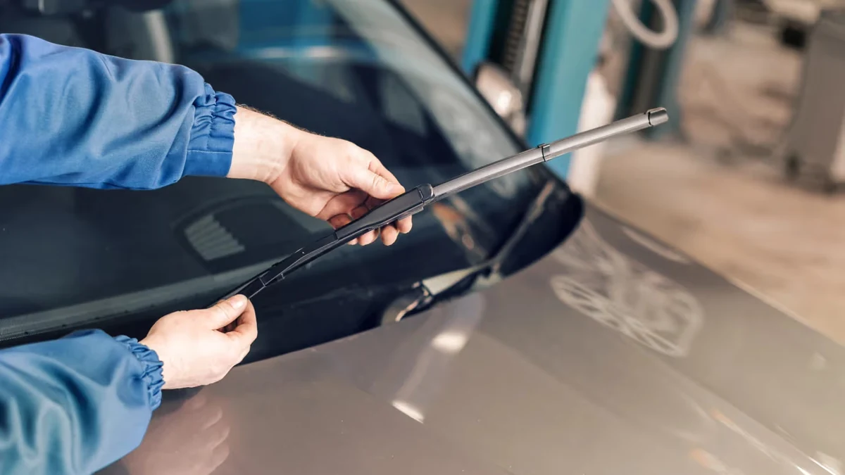 Wiper Blade Replacement Bosch at Metro Xpress Lube