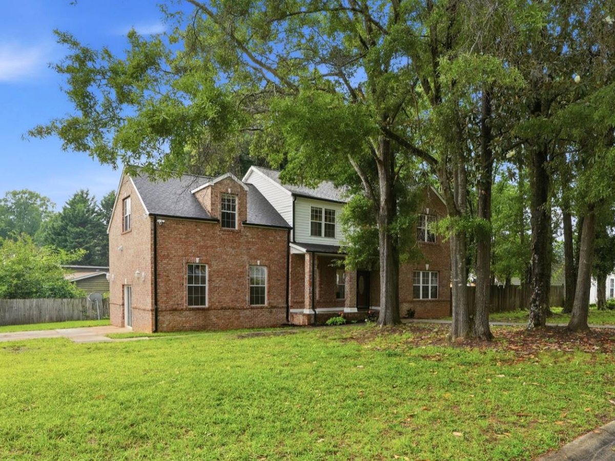 Brick Casa della Speranza home with mature trees