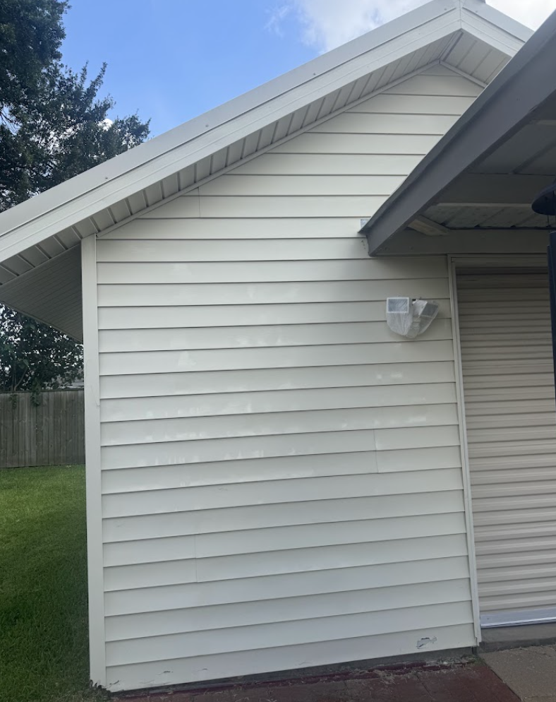 house exterior soft wash in Sulphur, LA by Elite Exterior Cleaning