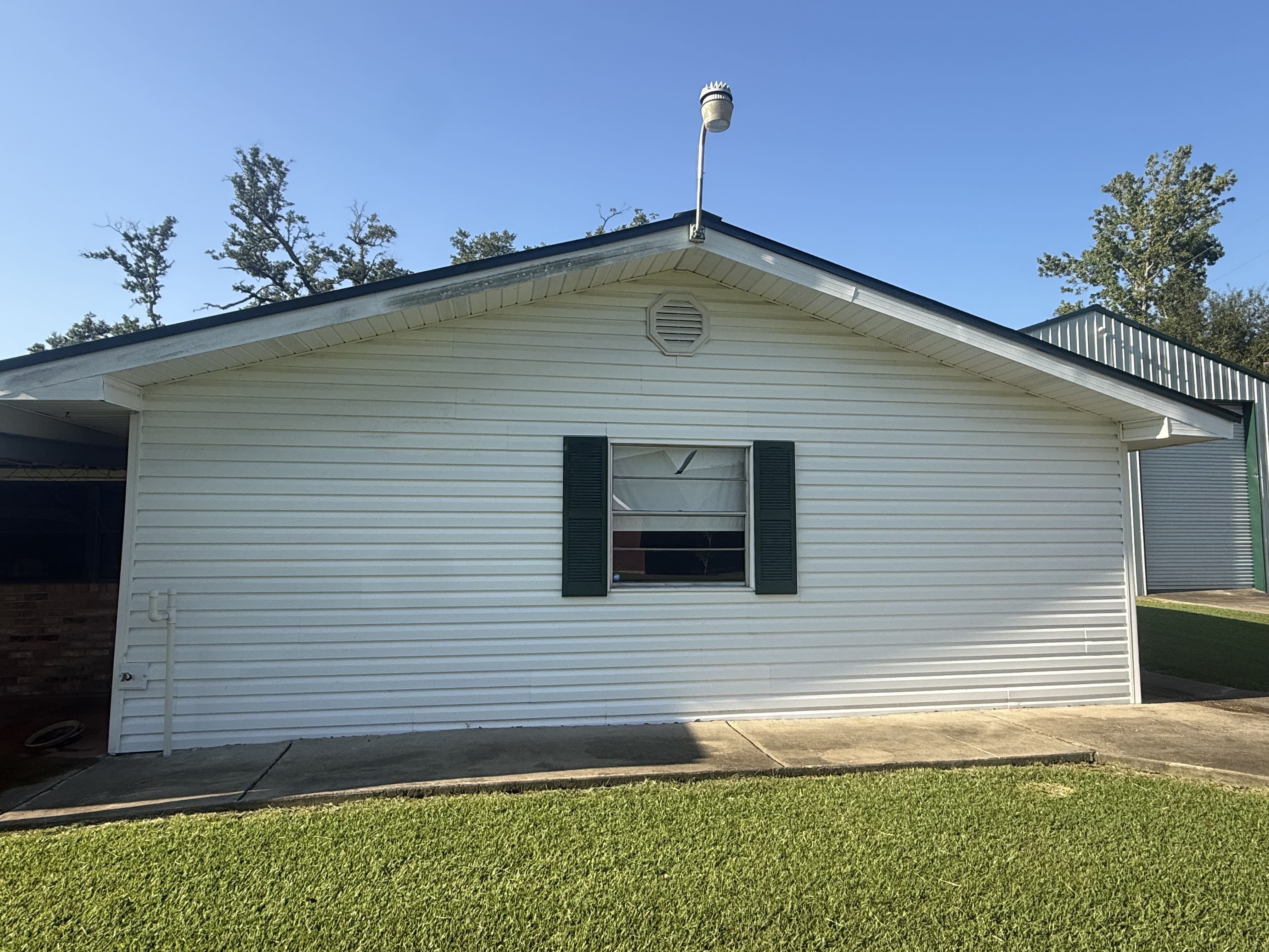 sidewalk pressure washing before and after in Sulphur, LA by Elite Exterior Cleaning - before
