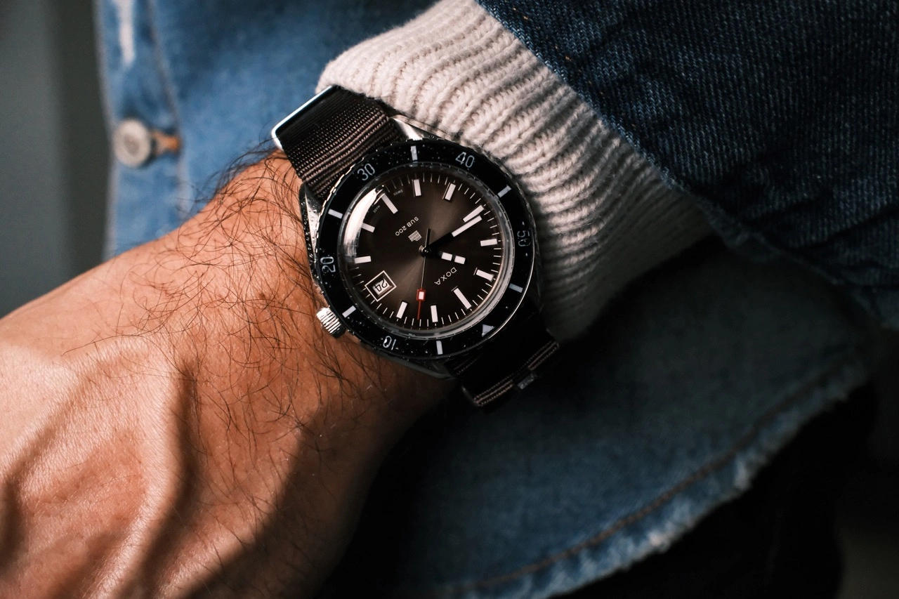 Caseback of the DOXA SUB 200 Grande Roma engraved with the Colosseum of Rome
