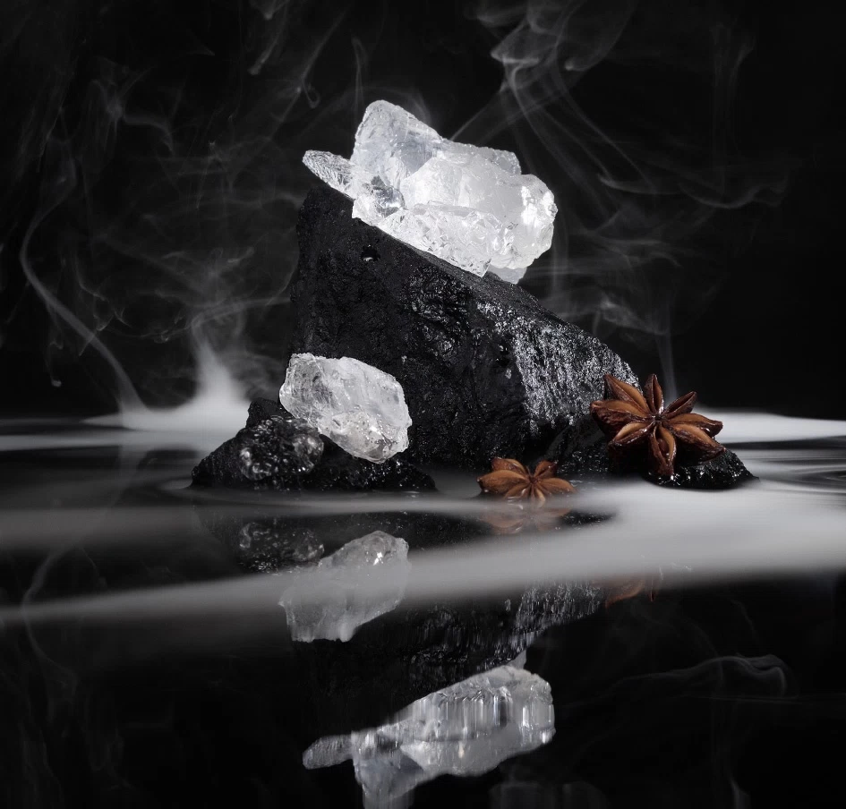 Close-up of the engraved golden plate on the Dolce&Gabbana Velvet Crystal Smoke bottle