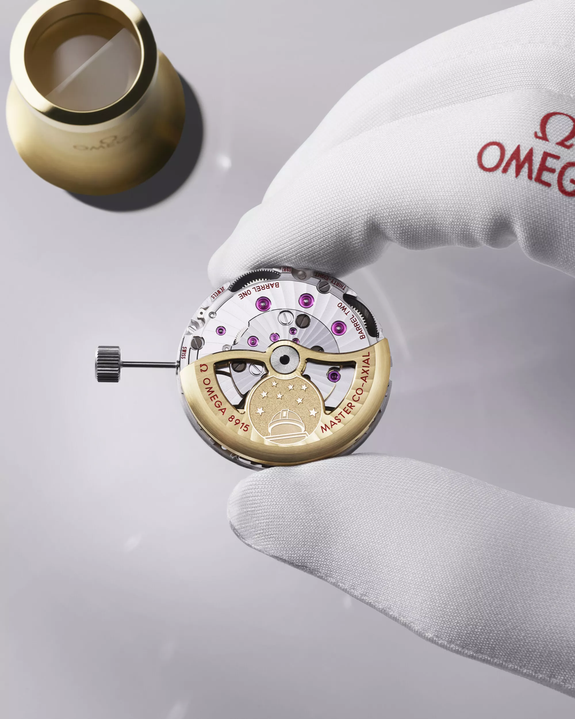 Movement view of the OMEGA Constellation Observatory calibre with Observatory medallion