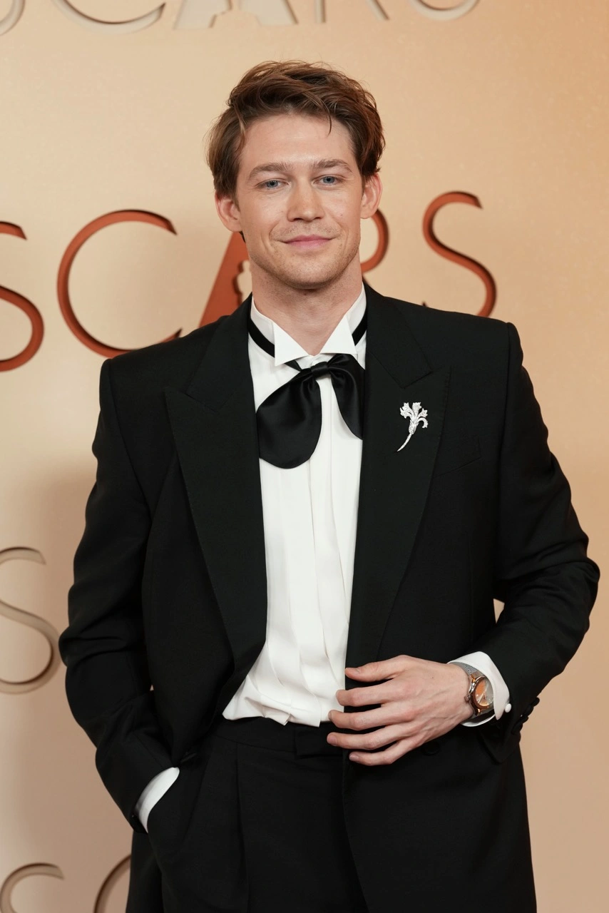 Kieran Culkin wearing the Hublot Classic Fusion Chronograph King Gold 42mm on the Oscars red carpet