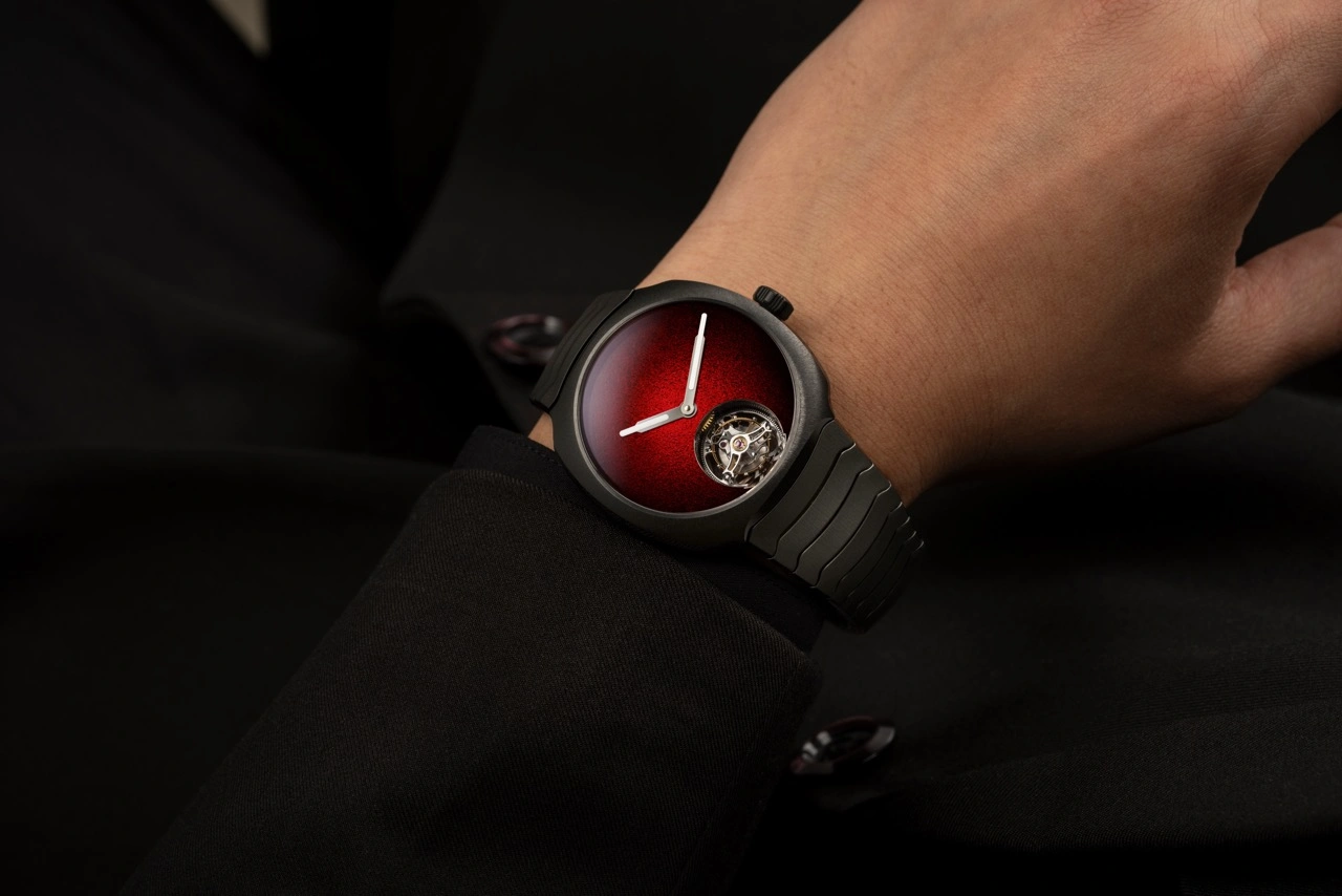 H. Moser & Cie. Streamliner Tourbillon Concept Ceramic with Red fumé Grand Feu enamel dial and anthracite grey ceramic bracelet