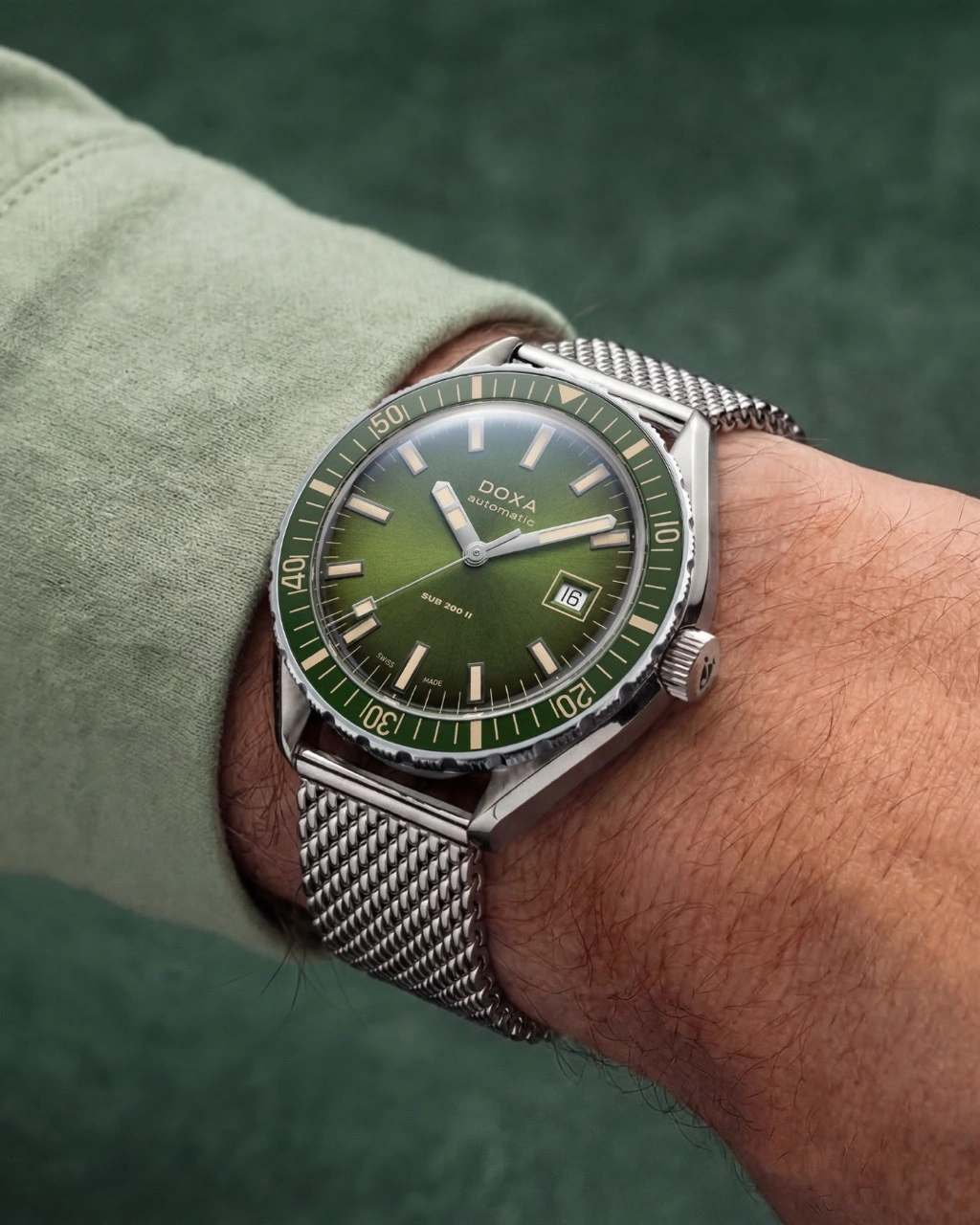 DOXA SUB 200 II models on Milanese mesh bracelet and rubber strap