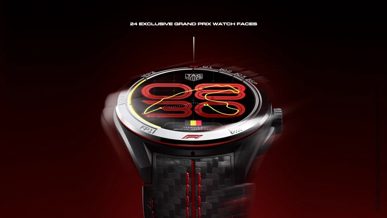 Caseback of the TAG Heuer Connected Calibre E5 45 mm x Formula 1 with red Formula 1 logo