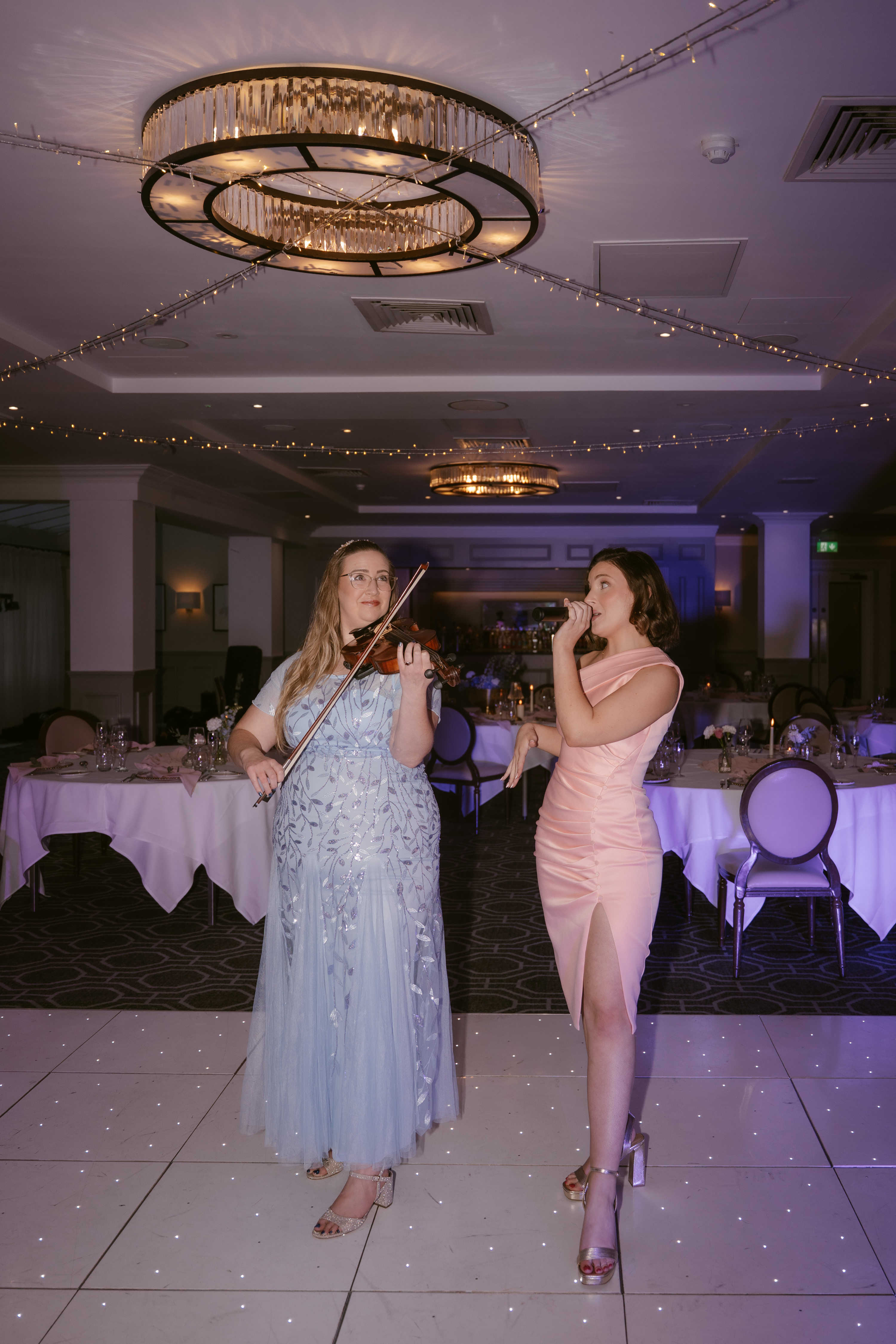 Laura Seymour Violin and Tilly Lukeman Vocals performing at Bridgerton styled shoot De Vere Wokefield Estate Laura Seymour Violin and Tilly Lukeman Vocals performing at Bridgerton styled shoot De Vere Wokefield Estate