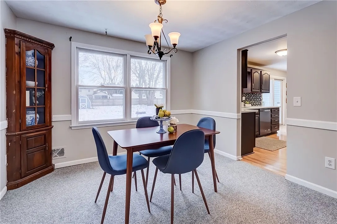 Dining room with fresh walls and chair rail
