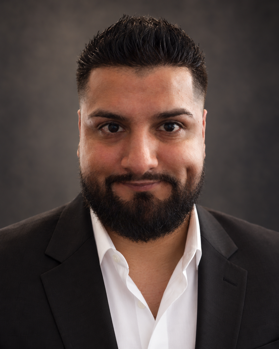Llin Mares, Diamond Broker in Elgin, Illinois