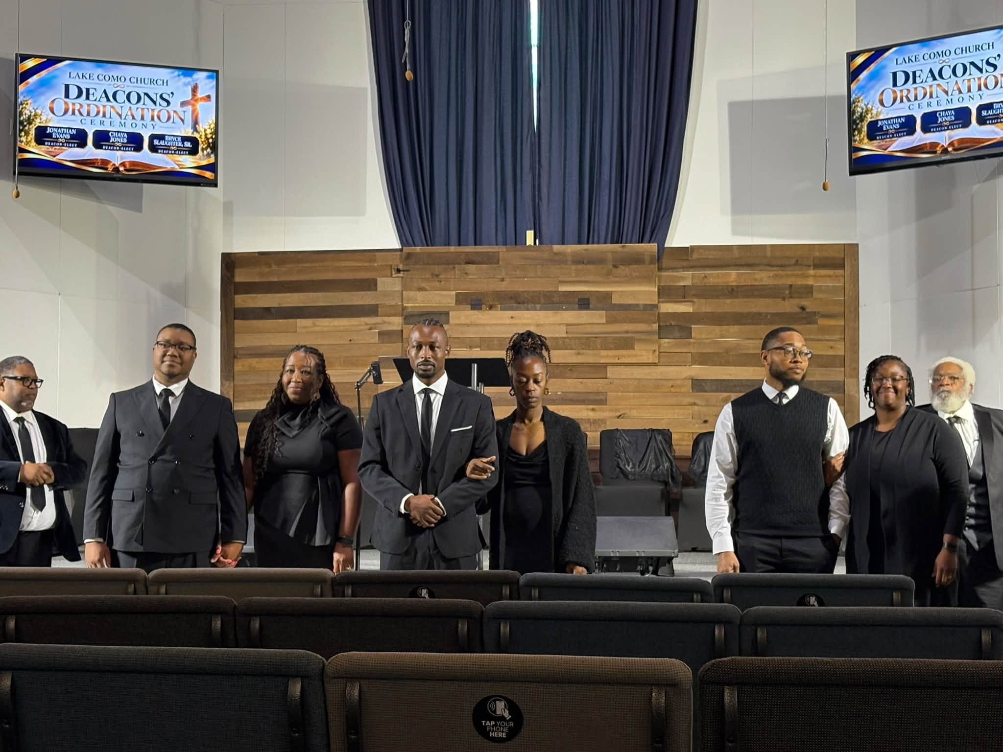 Deacons Ordination — congregation