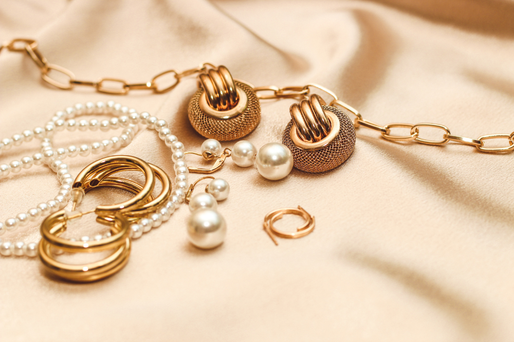 Luxury gold jewelry, diamond rings, and Swiss watches at SV Jewelry