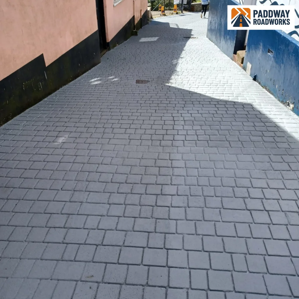 Same alleyway as above, opposite end view.