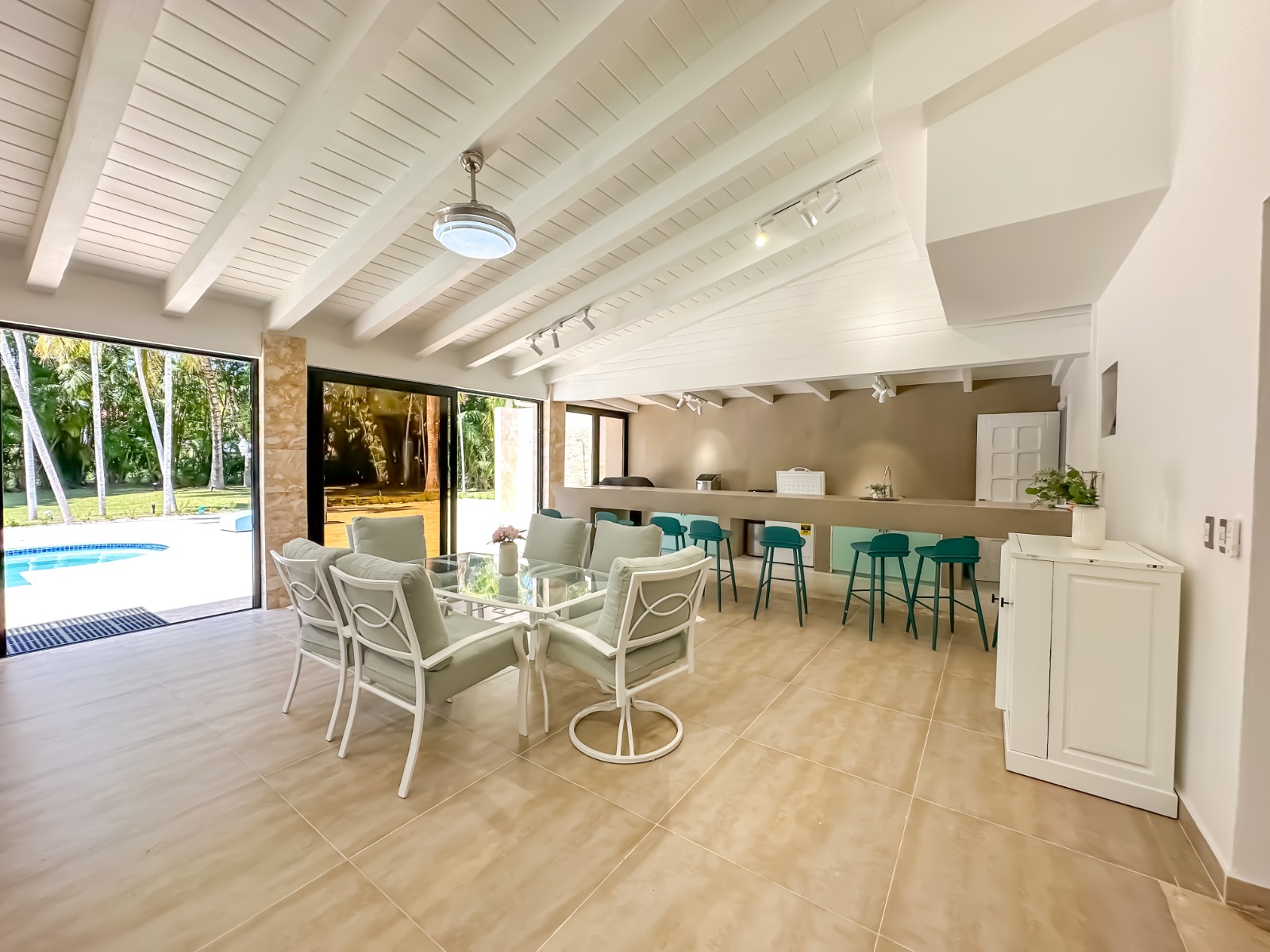 Terrace dining at a private villa at Casa de Campo.
