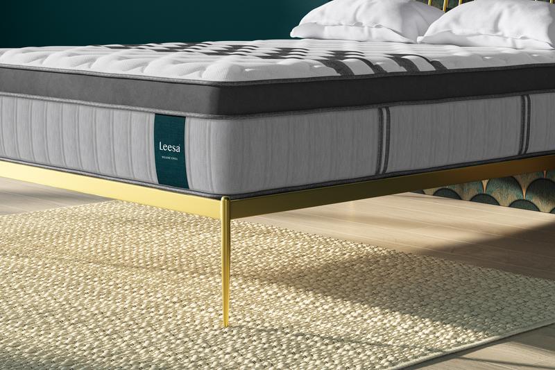 Leesa Deluxe Chill tailored gusset and contrast handles