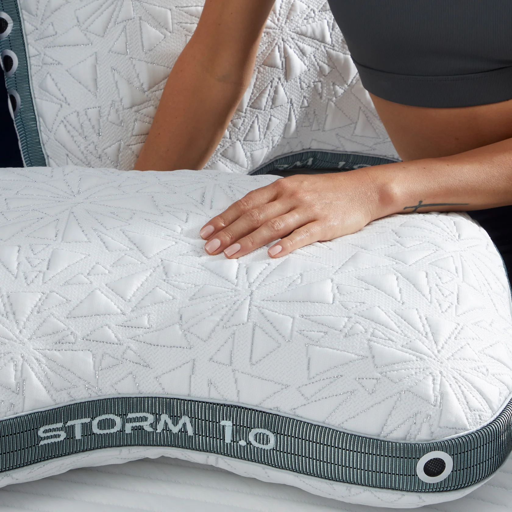 Storm Cuddle Curve cover detail
