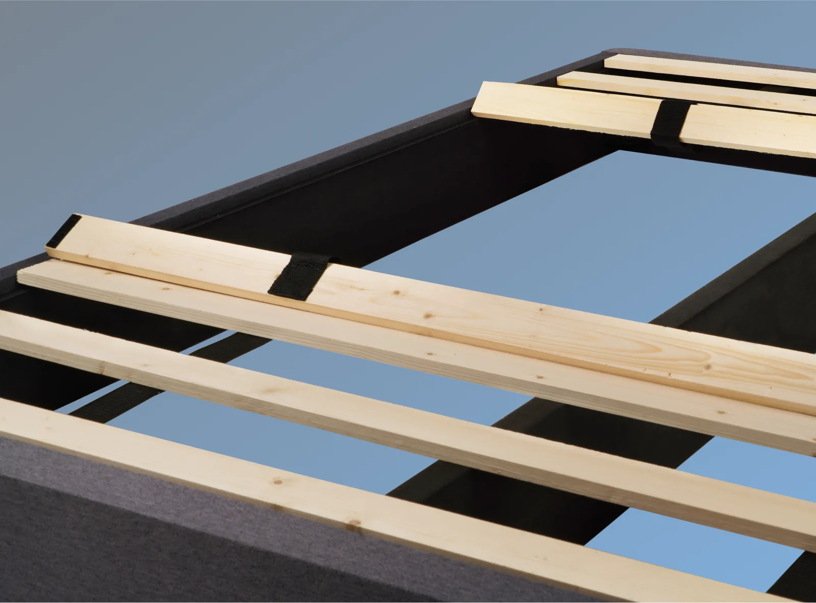 Helix Foundation tool-free assembly