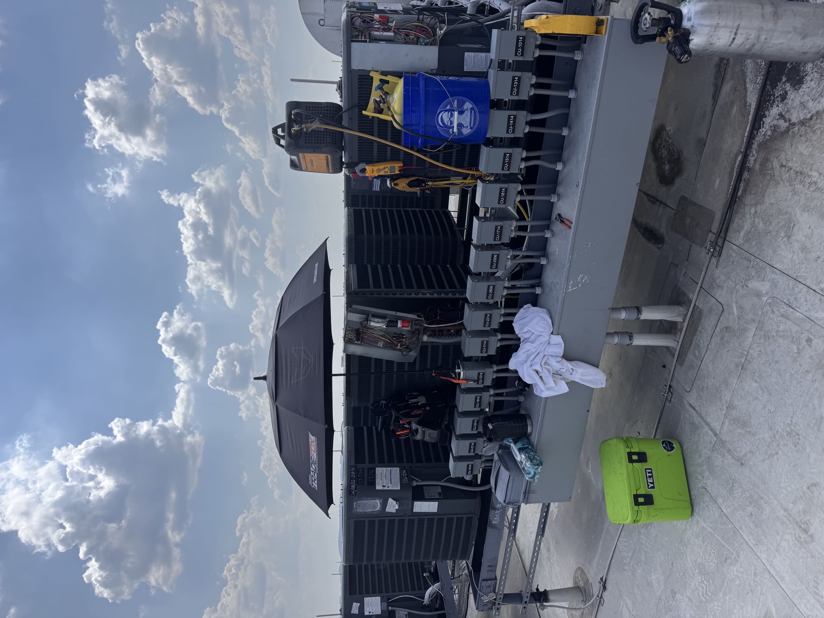 Commercial rooftop HVAC units installed on commercial building in Middle Tennessee