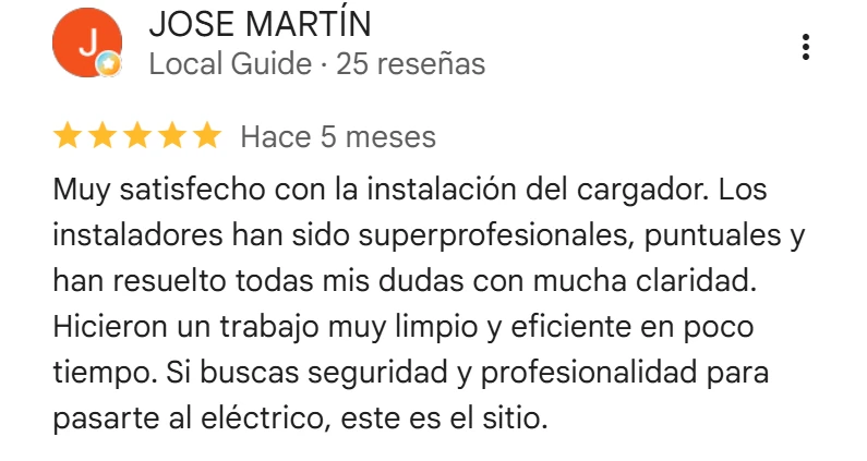 Captura de una reseña de Google a Mosal Electric: JOSE MARTÍN, 5 estrellas, hace 5 meses. «Muy satisfecho con la instalación del cargador. Los instaladores han sido superprofesionales, puntuales y han resuelto todas mis dudas con mucha claridad. Hicieron un trabajo muy limpio y eficiente en poco tiempo. Si buscas seguridad y profesionalidad para pasarte al eléctrico, este es el sitio.»
