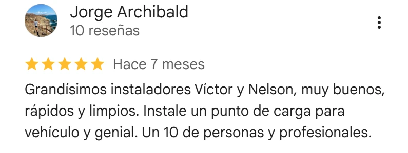 Captura de una reseña de Google a Mosal Electric: Jorge Archibald, 5 estrellas, hace 7 meses. «Grandísimos instaladores Víctor y Nelson, muy buenos, rápidos y limpios. Instale un punto de carga para vehículo y genial. Un 10 de personas y profesionales.»