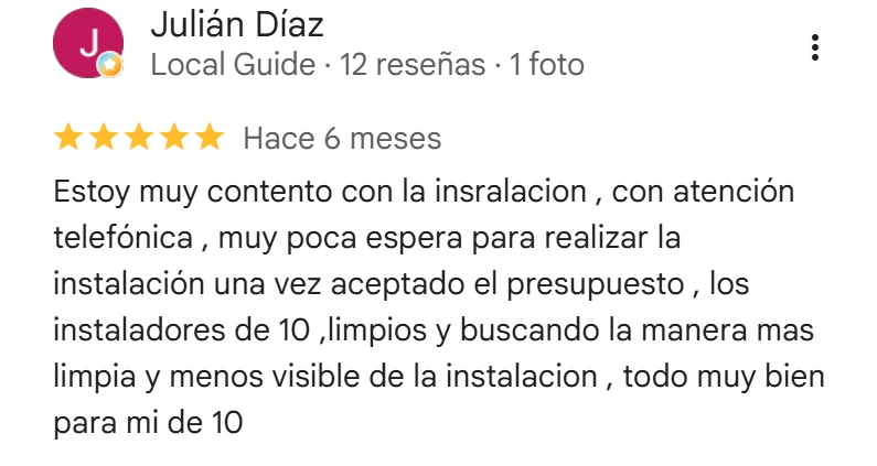 Captura de una reseña de Google a Mosal Electric: Julián Díaz, 5 estrellas, hace 6 meses. «Estoy muy contento con la insralacion , con atención telefónica , muy poca espera para realizar la instalación una vez aceptado el presupuesto , los instaladores de 10 ,limpios y buscando la manera mas limpia y menos visible de la instalacion , todo muy bien para mi de 10»