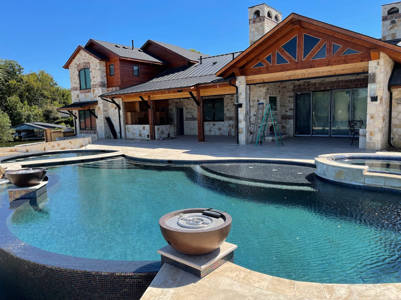 Custom pool by Celestial Water Pools