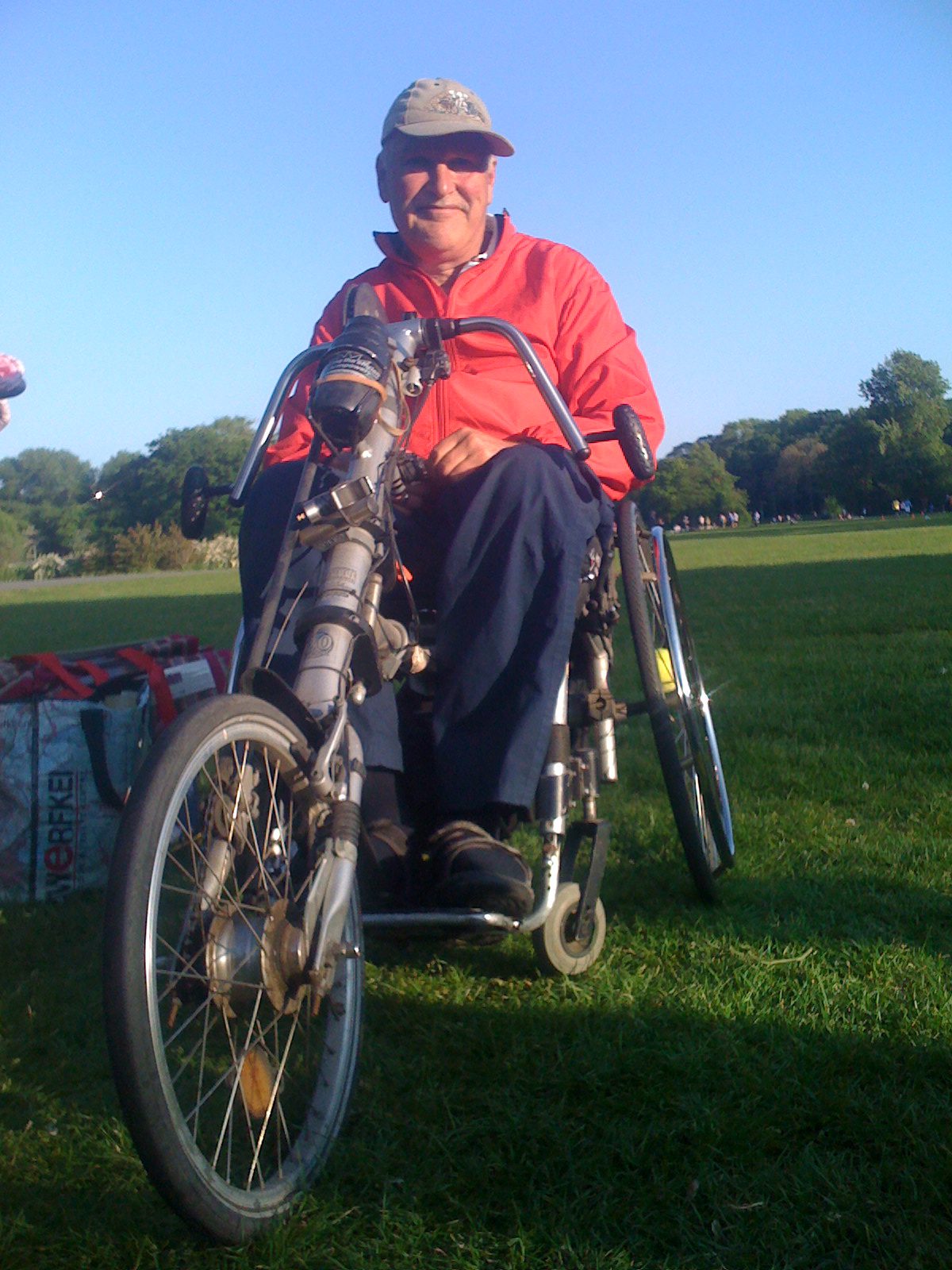 Jan de Boer met zijn rolstoelfiets