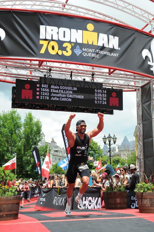 Alain au fil d'arrivée de l'Ironman 70.3 Mont-Tremblant