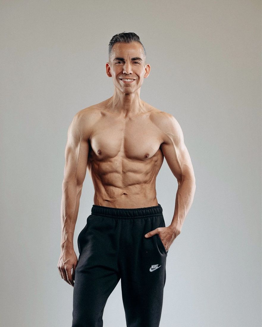 Client souriant après sa transformation