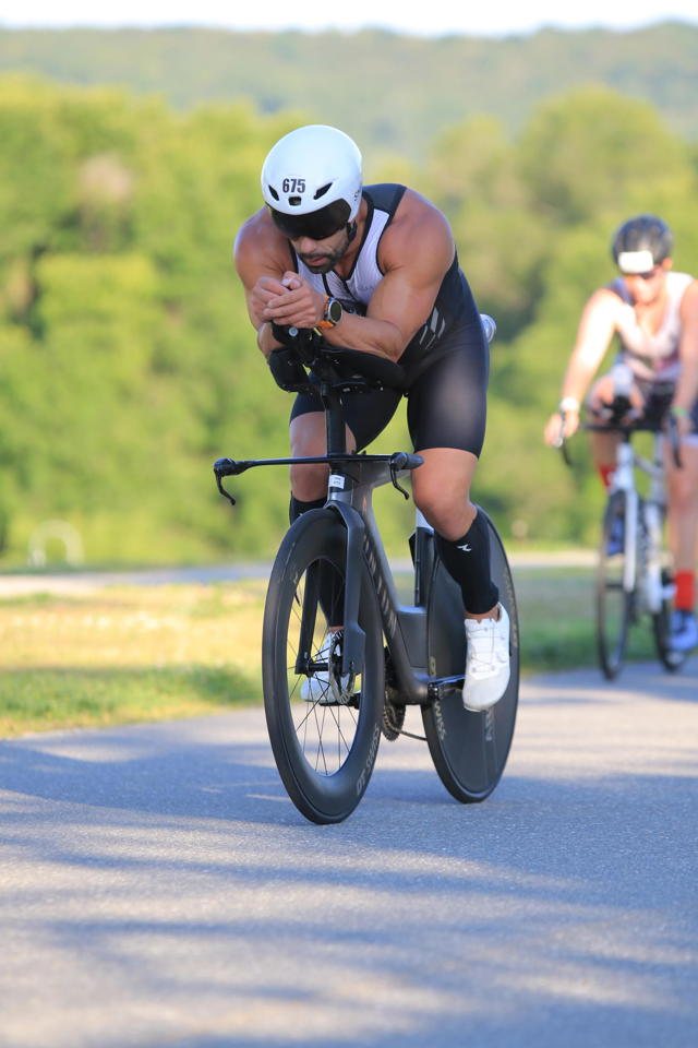 Alain à vélo à l'Ironman 70.3