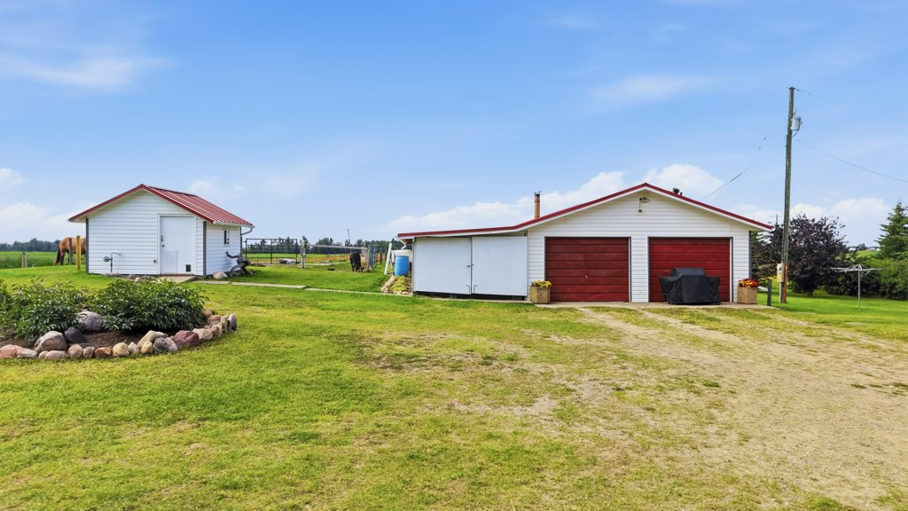 Detached garage
