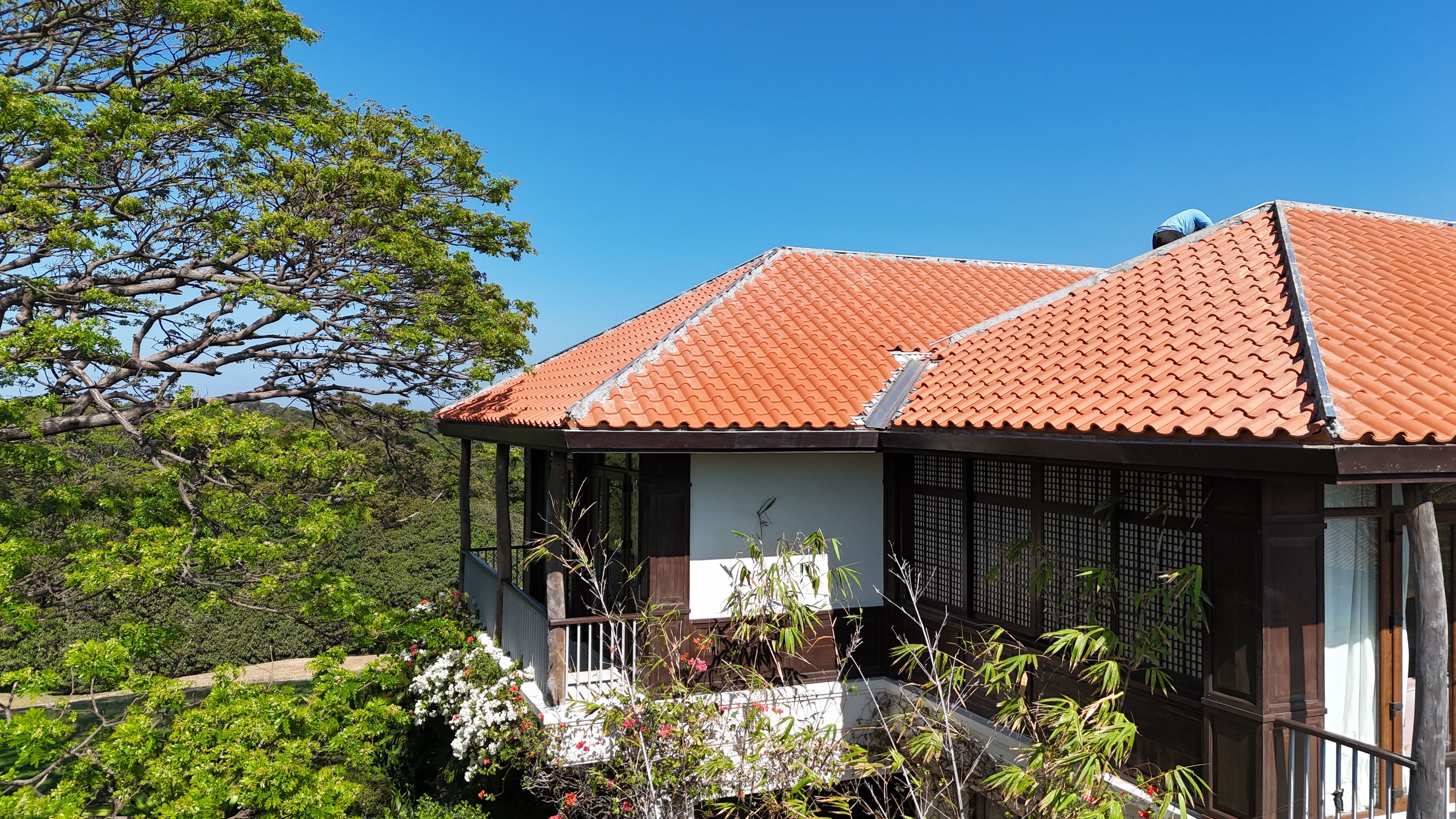 Large-scale roofing project finish