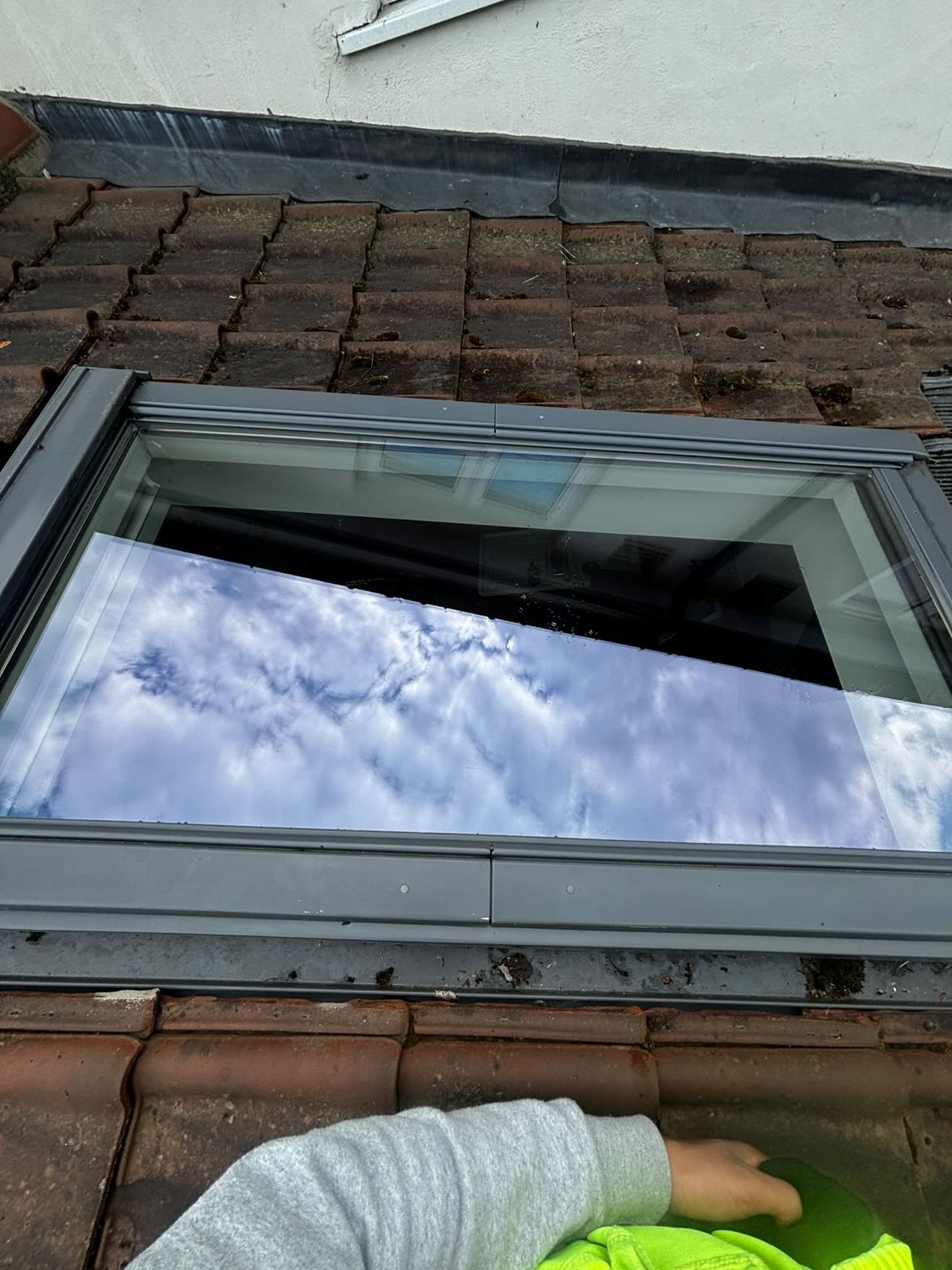 Before and after extension roof window cleaning