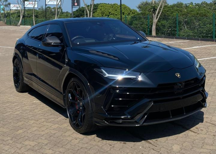 2025 Lamborghini Urus luxury SUV