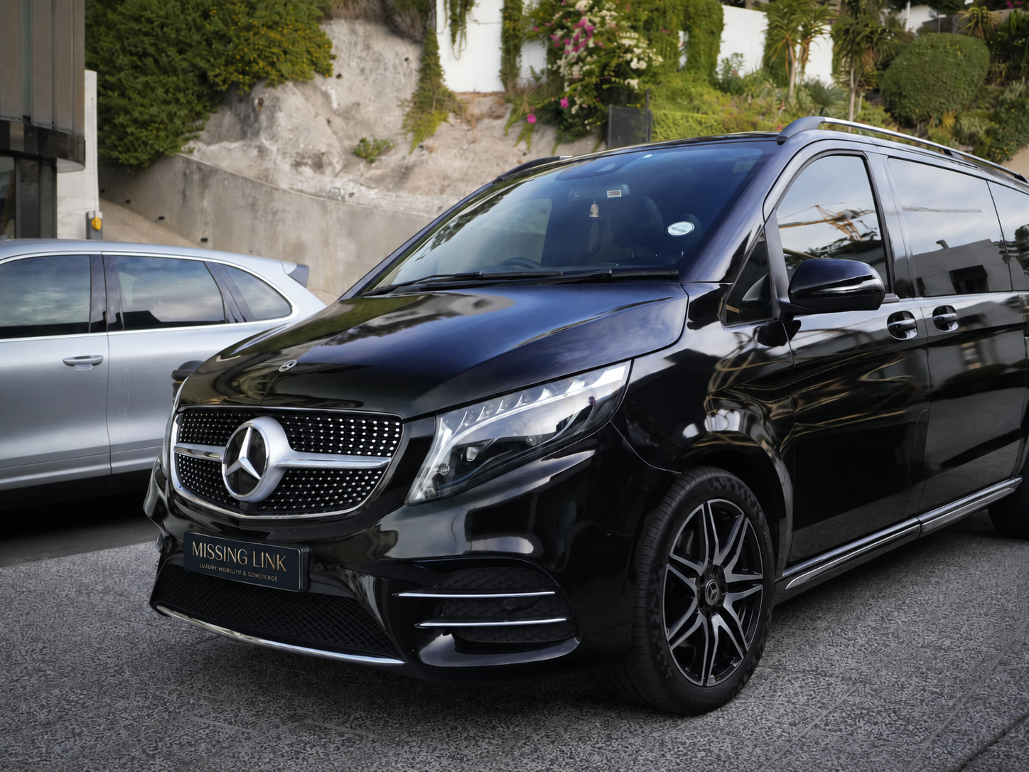 2024 Mercedes Benz V-Class V300d in black
