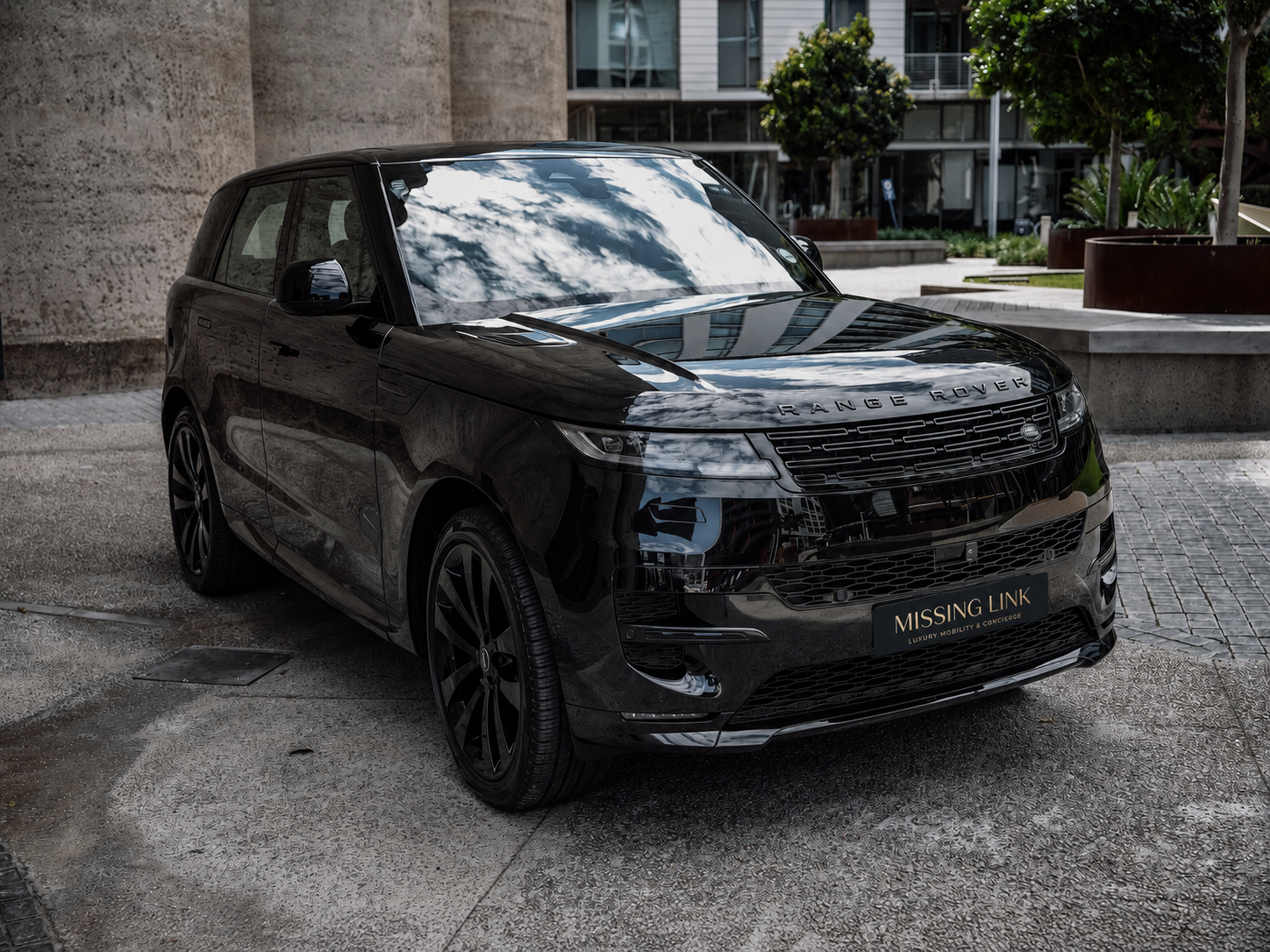2023 Range Rover Sport P530 V8 5.0 in black