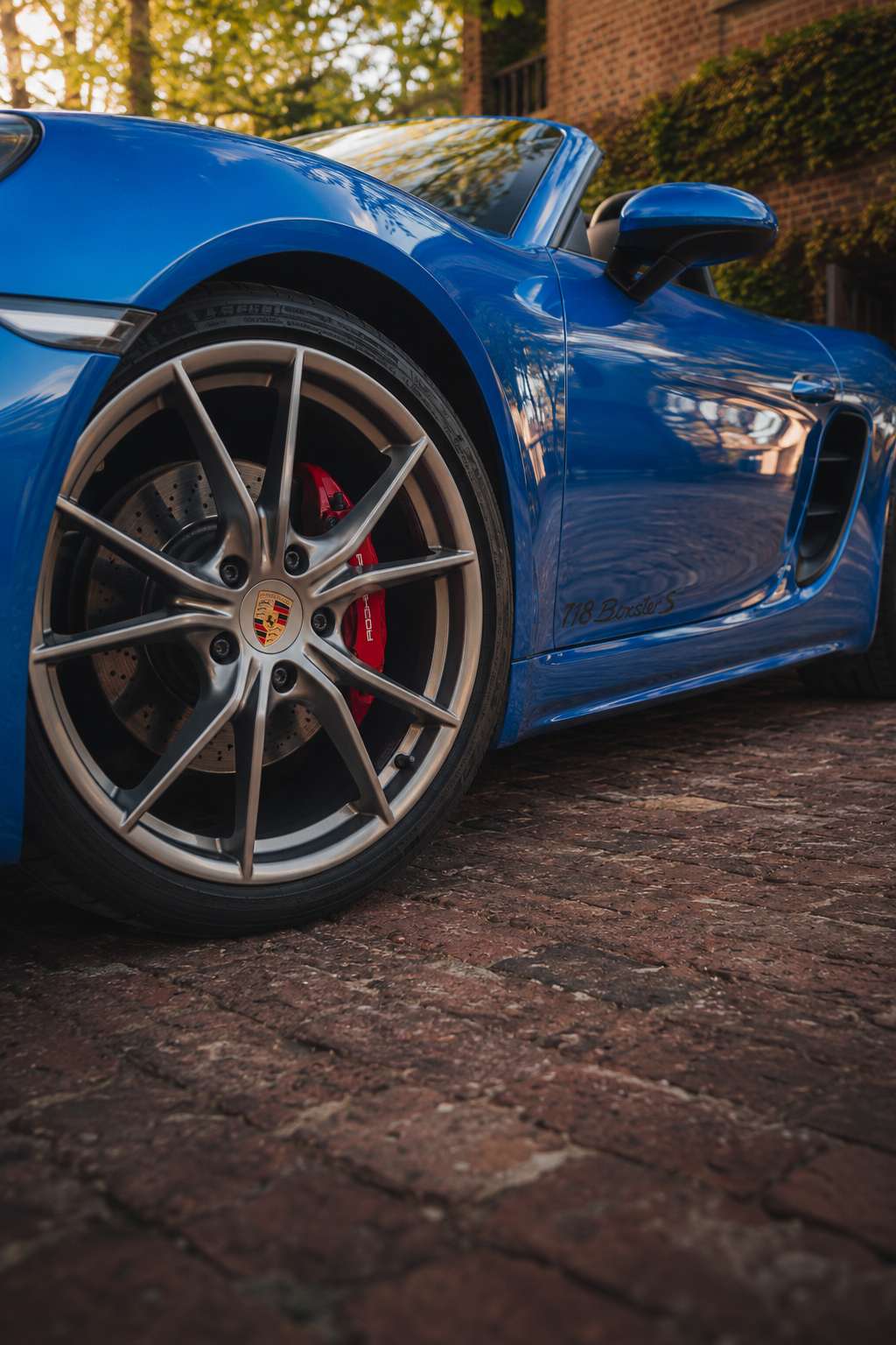 Wheel and side detail of the blue Porsche Boxster 718 S - 2017
