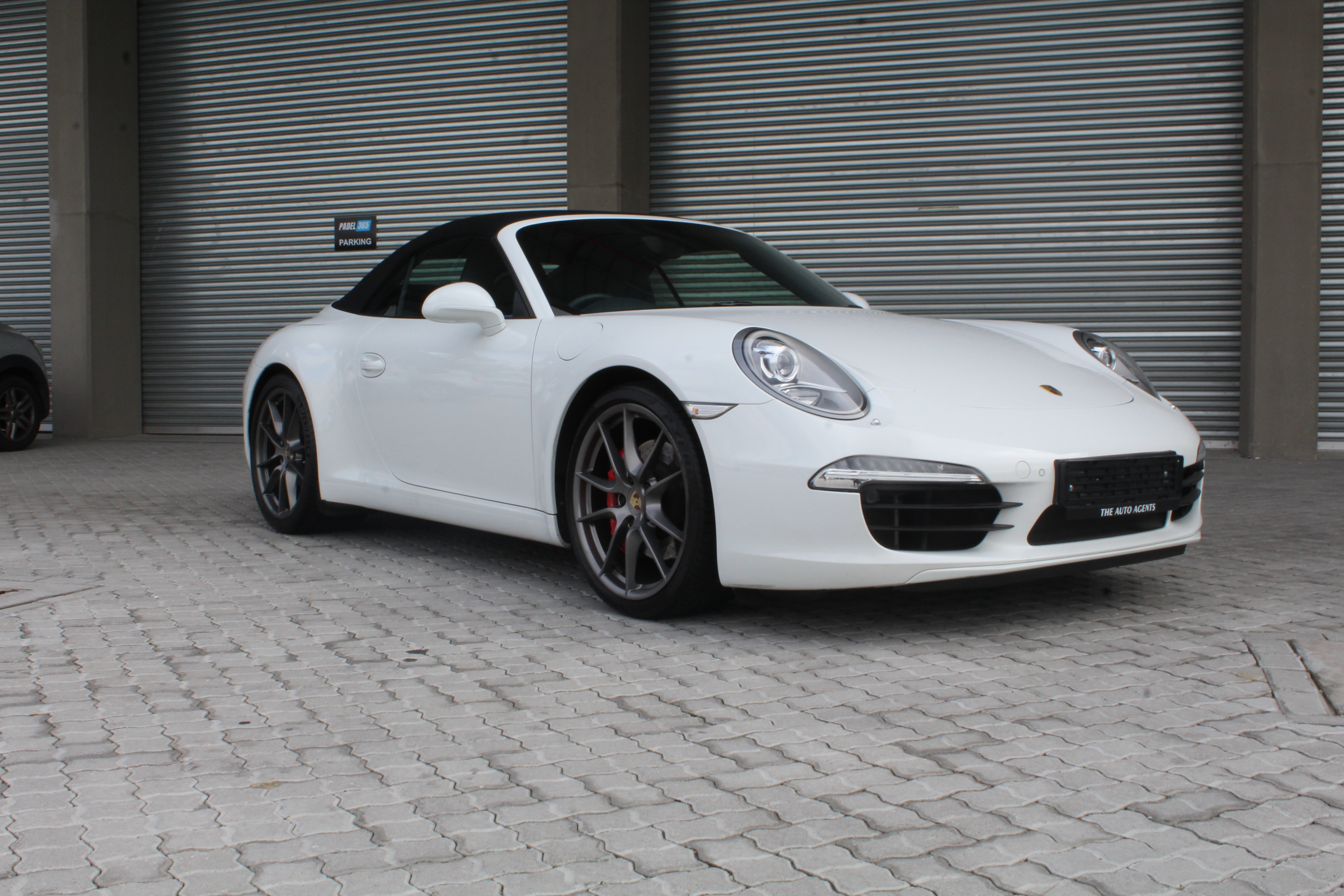 Porsche Carrera 911 S 2014 in white