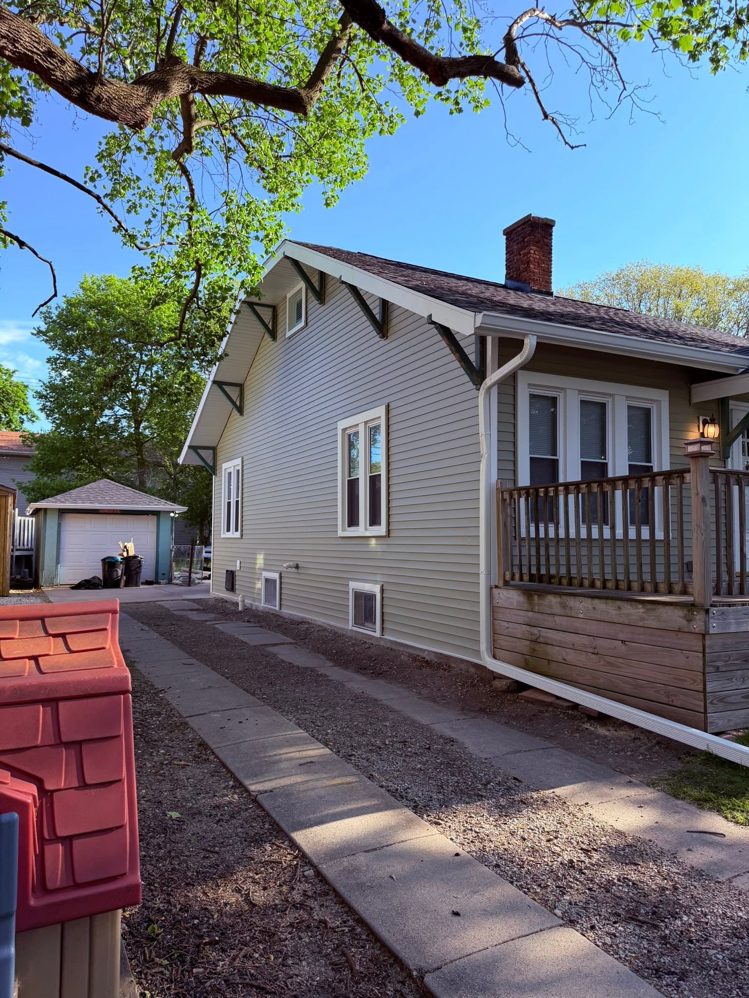 Vinyl siding with white trim in Bloomington, Illinois