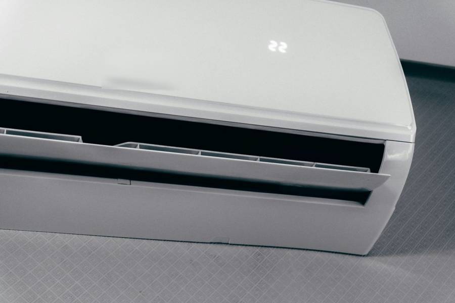 A wall-mounted indoor air conditioning unit