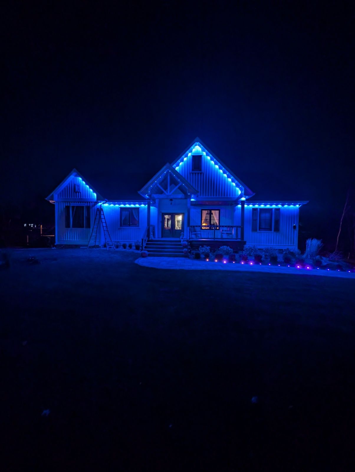 Permanent LED outdoor lighting illuminating a Niagara home eave with festive colours