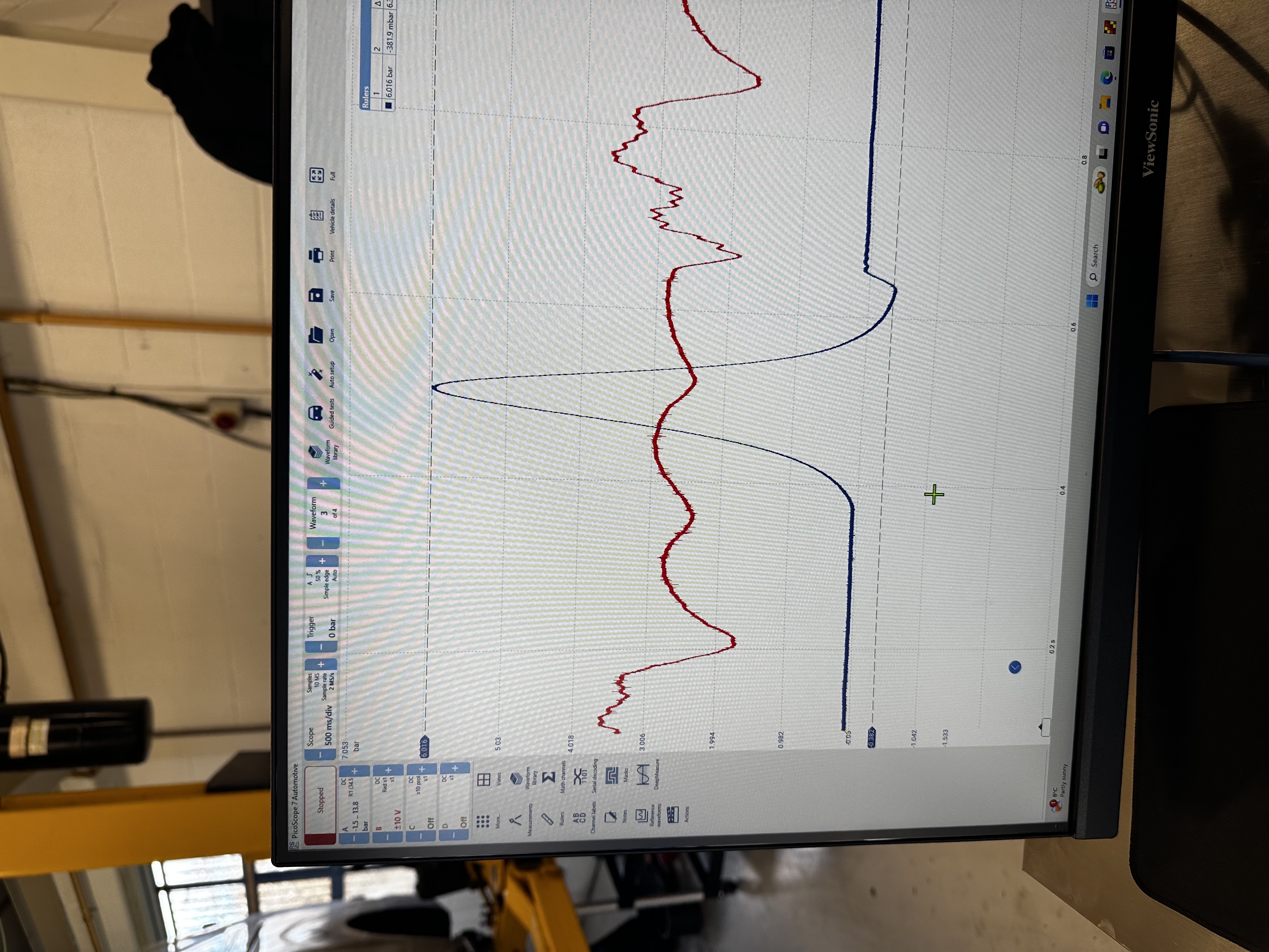 PicoScope pressure trace showing fuel or cylinder pressure at Shaw's Service Station