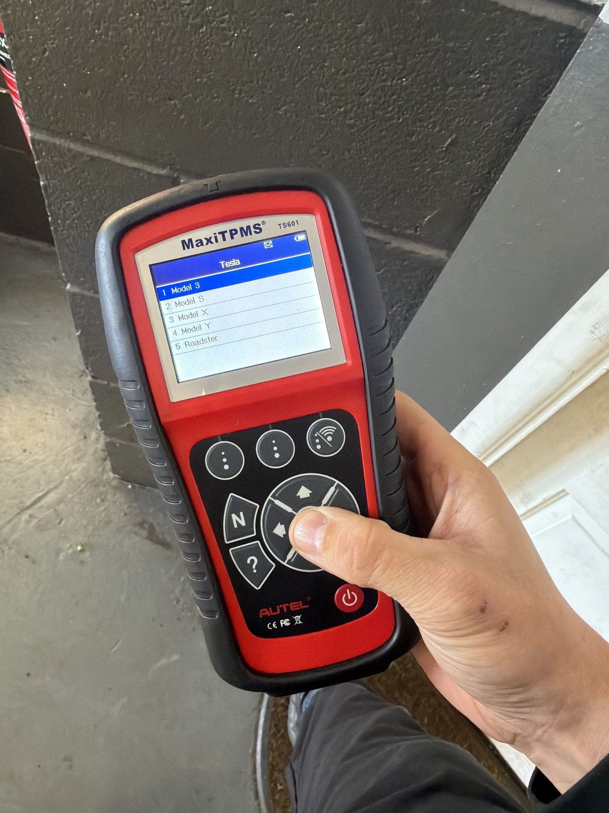 A TPMS tool showing a menu of Tesla models