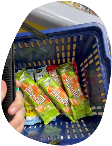 Cesta com picolés Frutas